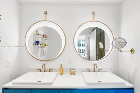Condo in Miami, Florida, 2 bedrooms  № 1888802 - photo 21