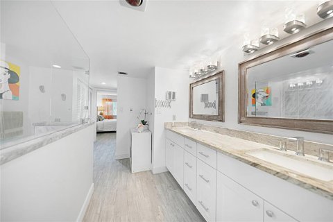 Condo in Punta Gorda, Florida, 2 bedrooms  № 1677874 - photo 21