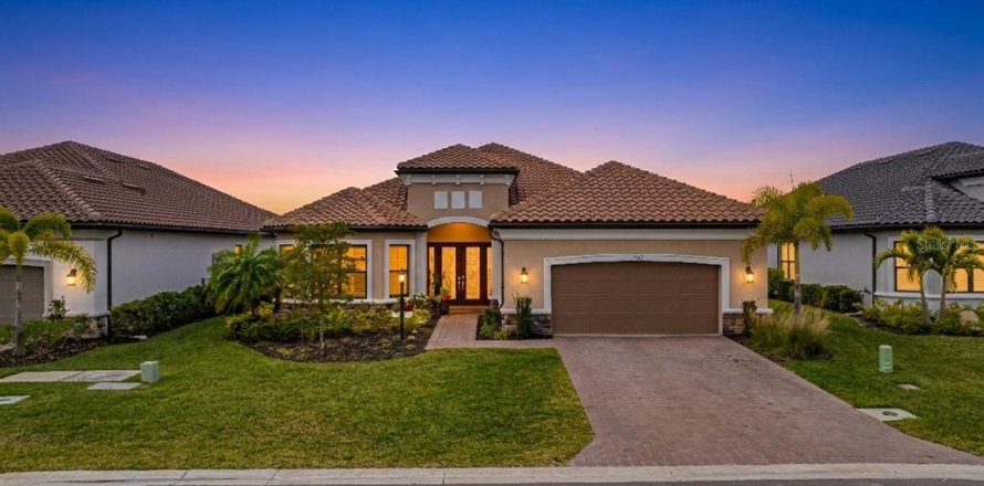 House in Fort Myers, Florida 3 bedrooms, 290.41 sq.m. № 2149269