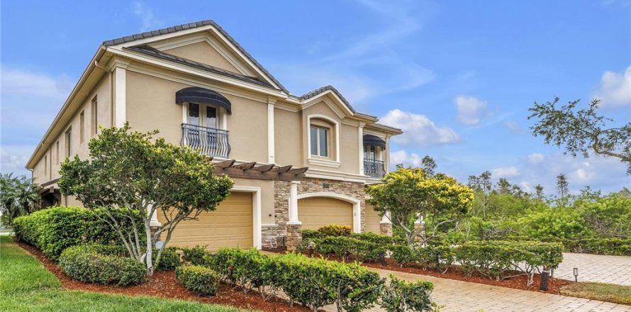 Adosado en Saint Petersburg, Florida 3 dormitorios, 277.03 m2 № 1769229