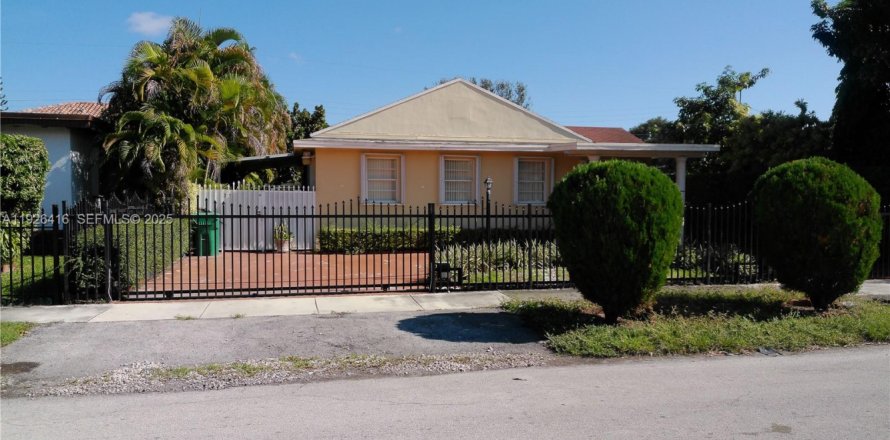 Дом в Майами, Флорида 4 спальни, 171.13м2 № 1985863