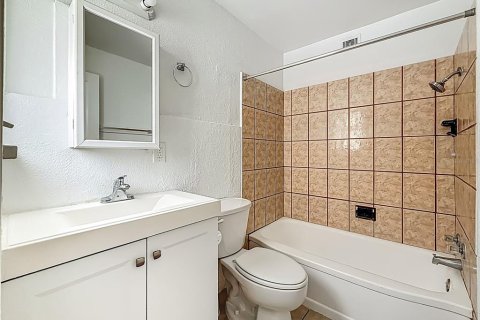 Appartement à louer à Madeira Beach, Floride: 1 chambre, 69.68 m2 № 2120209 - photo 15