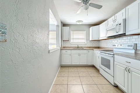 Appartement à louer à Madeira Beach, Floride: 1 chambre, 69.68 m2 № 2120209 - photo 6