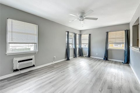 Appartement à louer à Madeira Beach, Floride: 1 chambre, 69.68 m2 № 2120209 - photo 2