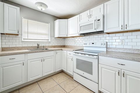 Appartement à louer à Madeira Beach, Floride: 1 chambre, 69.68 m2 № 2120209 - photo 8