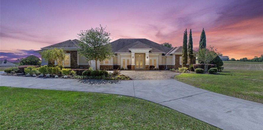 House in Weirsdale, Florida 4 bedrooms, 391.86 sq.m. № 1652453