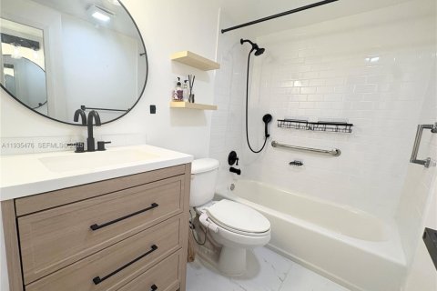 Condominio en alquiler en Tamarac, Florida, 2 dormitorios, 85.47 m2 № 1993688 - foto 3