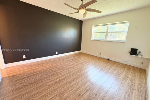 Condominio en alquiler en Tamarac, Florida, 2 dormitorios, 85.47 m2 № 1993688 - foto 4