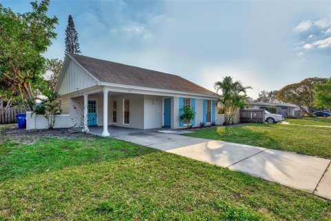 Villa ou maison à louer à Sarasota, Floride: 3 chambres, 149.76 m2 № 2422800 - photo 3