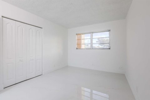 Condominio en venta en Lauderhill, Florida, 2 dormitorios, 90.58 m2 № 2083971 - foto 12