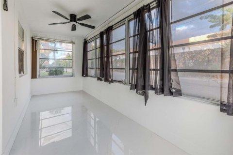 Condominio en venta en Lauderhill, Florida, 2 dormitorios, 90.58 m2 № 2083971 - foto 4