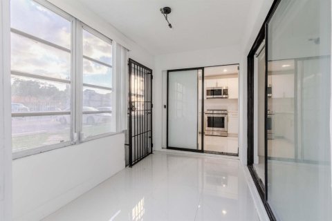 Condominio en venta en Lauderhill, Florida, 2 dormitorios, 90.58 m2 № 2083971 - foto 6