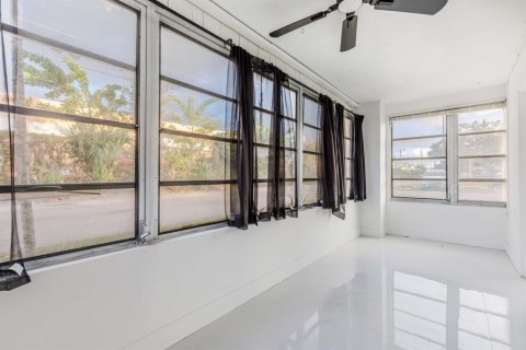 Condominio en venta en Lauderhill, Florida, 2 dormitorios, 90.58 m2 № 2083971 - foto 5