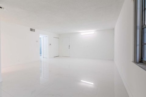 Condominio en venta en Lauderhill, Florida, 2 dormitorios, 90.58 m2 № 2083971 - foto 8