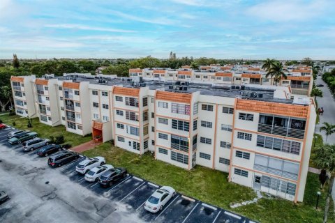 Condominio en venta en Lauderhill, Florida, 2 dormitorios, 90.58 m2 № 2083971 - foto 16