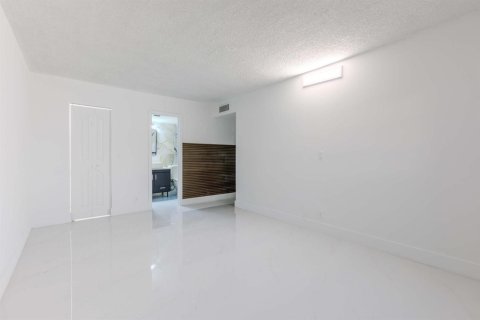 Condominio en venta en Lauderhill, Florida, 2 dormitorios, 90.58 m2 № 2083971 - foto 13