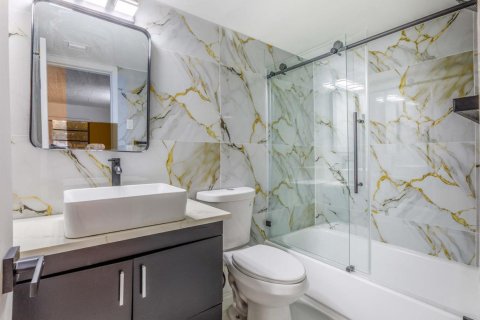 Condominio en venta en Lauderhill, Florida, 2 dormitorios, 90.58 m2 № 2083971 - foto 14