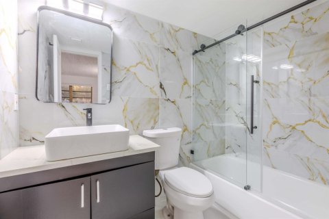 Condominio en venta en Lauderhill, Florida, 2 dormitorios, 90.58 m2 № 2083971 - foto 15