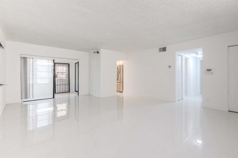 Condominio en venta en Lauderhill, Florida, 2 dormitorios, 90.58 m2 № 2083971 - foto 9