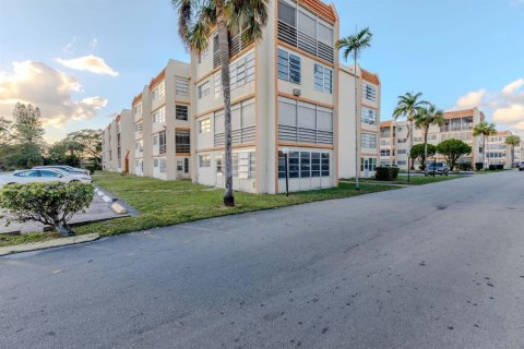Condominio en venta en Lauderhill, Florida, 2 dormitorios, 90.58 m2 № 2083971 - foto 18
