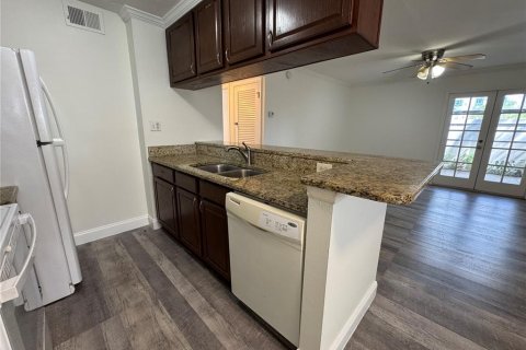 Condo in Tampa, Florida, 2 bedrooms № 2375613 - photo 7