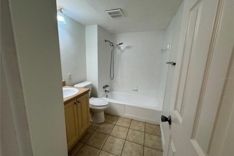 Condo in Tampa, Florida, 2 bedrooms № 2375613 - photo 30