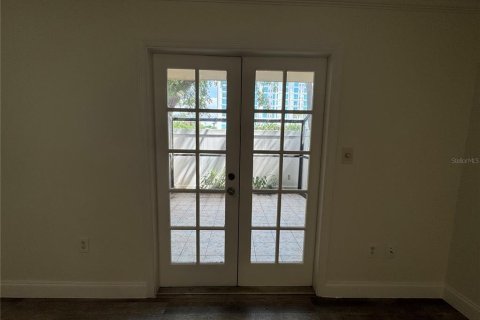 Condo in Tampa, Florida, 2 bedrooms № 2375613 - photo 17