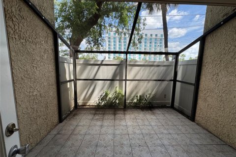 Condo in Tampa, Florida, 2 bedrooms № 2375613 - photo 18