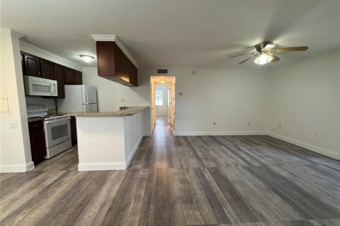 Condo in Tampa, Florida, 2 bedrooms № 2375613 - photo 13