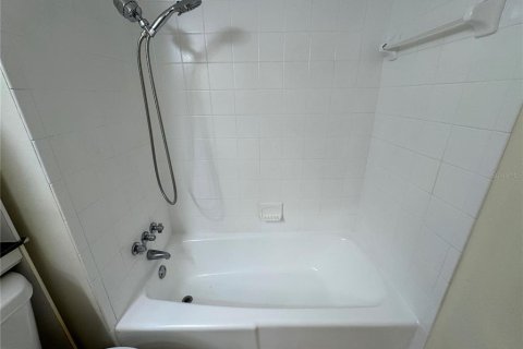 Condo in Tampa, Florida, 2 bedrooms № 2375613 - photo 29