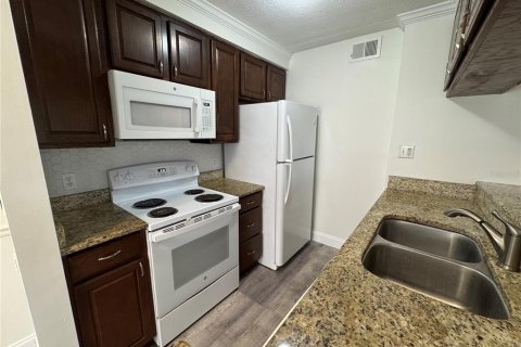 Condo in Tampa, Florida, 2 bedrooms № 2375613 - photo 3