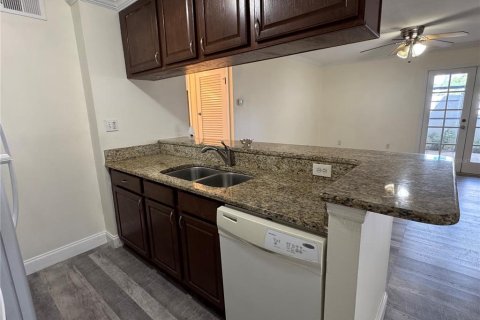 Condo in Tampa, Florida, 2 bedrooms № 2375613 - photo 8