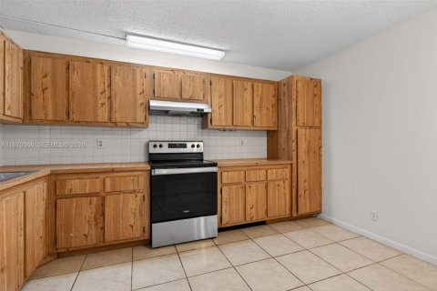 Touwnhouse à vendre à North Lauderdale, Floride: 3 chambres, 149.76 m2 № 2031024 - photo 11