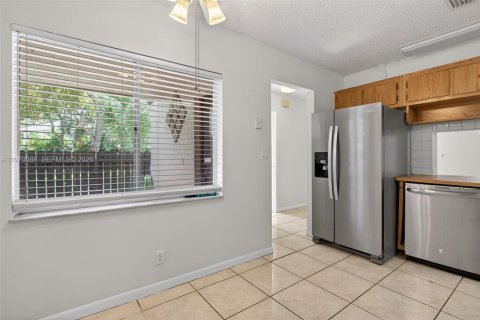 Touwnhouse à vendre à North Lauderdale, Floride: 3 chambres, 149.76 m2 № 2031024 - photo 12