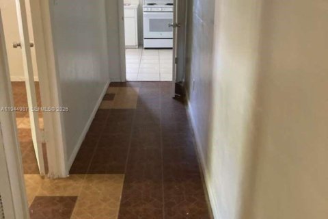 Immobilier commercial à louer à Miami Gardens, Floride: 3 chambres, 188.68 m2 № 2001215 - photo 4