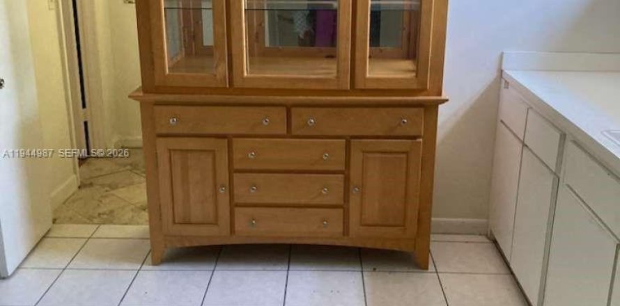 Immobilier commercial à Miami Gardens, Floride 3 chambres, 188.68 m2 № 2001215