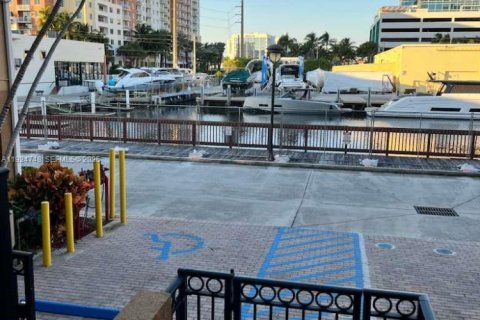Touwnhouse à louer à Aventura, Floride: 3 chambres, 132.29 m2 № 2038989 - photo 6