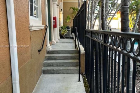 Touwnhouse à louer à Aventura, Floride: 3 chambres, 132.29 m2 № 2038989 - photo 7