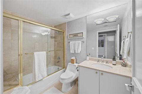 Condo in Fort Lauderdale, Florida, 3 bedrooms  № 2081772 - photo 25
