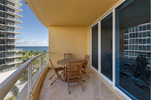 Condo in Fort Lauderdale, Florida, 3 bedrooms  № 2081772 - photo 12