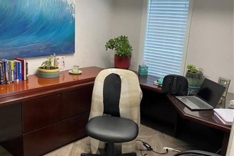 Propiedad comercial en alquiler en Altamonte Springs, Florida, 142.51 m2 № 1636539 - foto 9