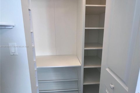 Apartment in Miami, Florida 2 bedrooms, 106.47 sq.m. № 1953951 - photo 14