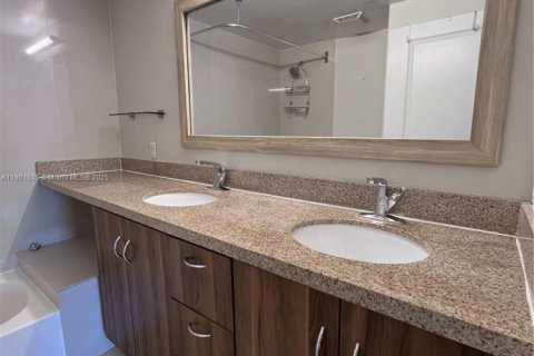 Apartment in Miami, Florida 2 bedrooms, 106.47 sq.m. № 1953951 - photo 15