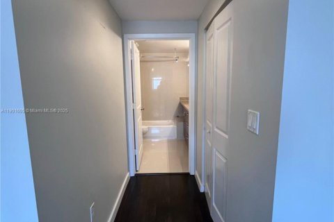 Apartment in Miami, Florida 2 bedrooms, 106.47 sq.m. № 1953951 - photo 12