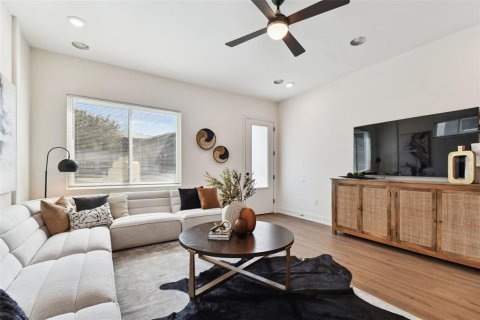 Townhouse in Saint Petersburg, Florida 3 bedrooms, 194.91 sq.m. № 1437947 - photo 6