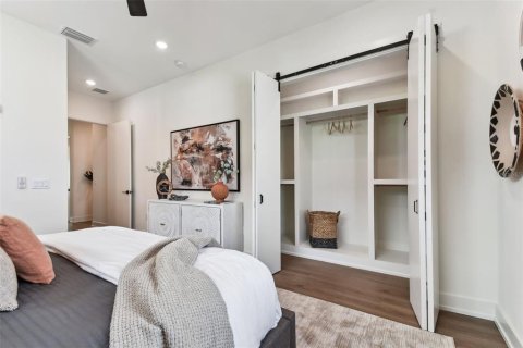 Townhouse in Saint Petersburg, Florida 3 bedrooms, 194.91 sq.m. № 1437947 - photo 28