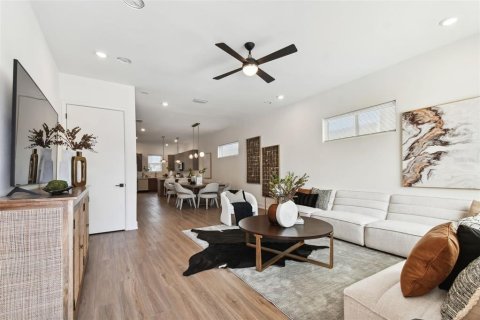 Townhouse in Saint Petersburg, Florida 3 bedrooms, 194.91 sq.m. № 1437947 - photo 2