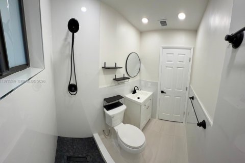 House in Opa-locka, Florida 2 bedrooms, 137.96 sq.m. № 2033405 - photo 12