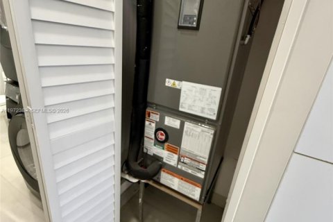 House in Opa-locka, Florida 2 bedrooms, 137.96 sq.m. № 2033405 - photo 17