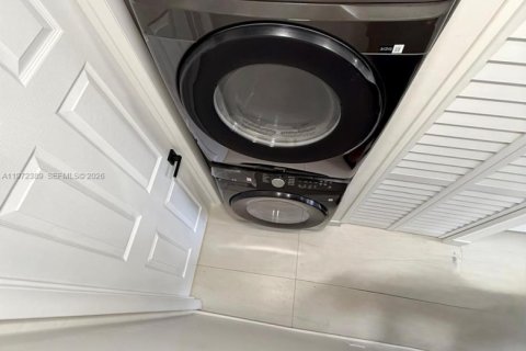 House in Opa-locka, Florida 2 bedrooms, 137.96 sq.m. № 2033405 - photo 18